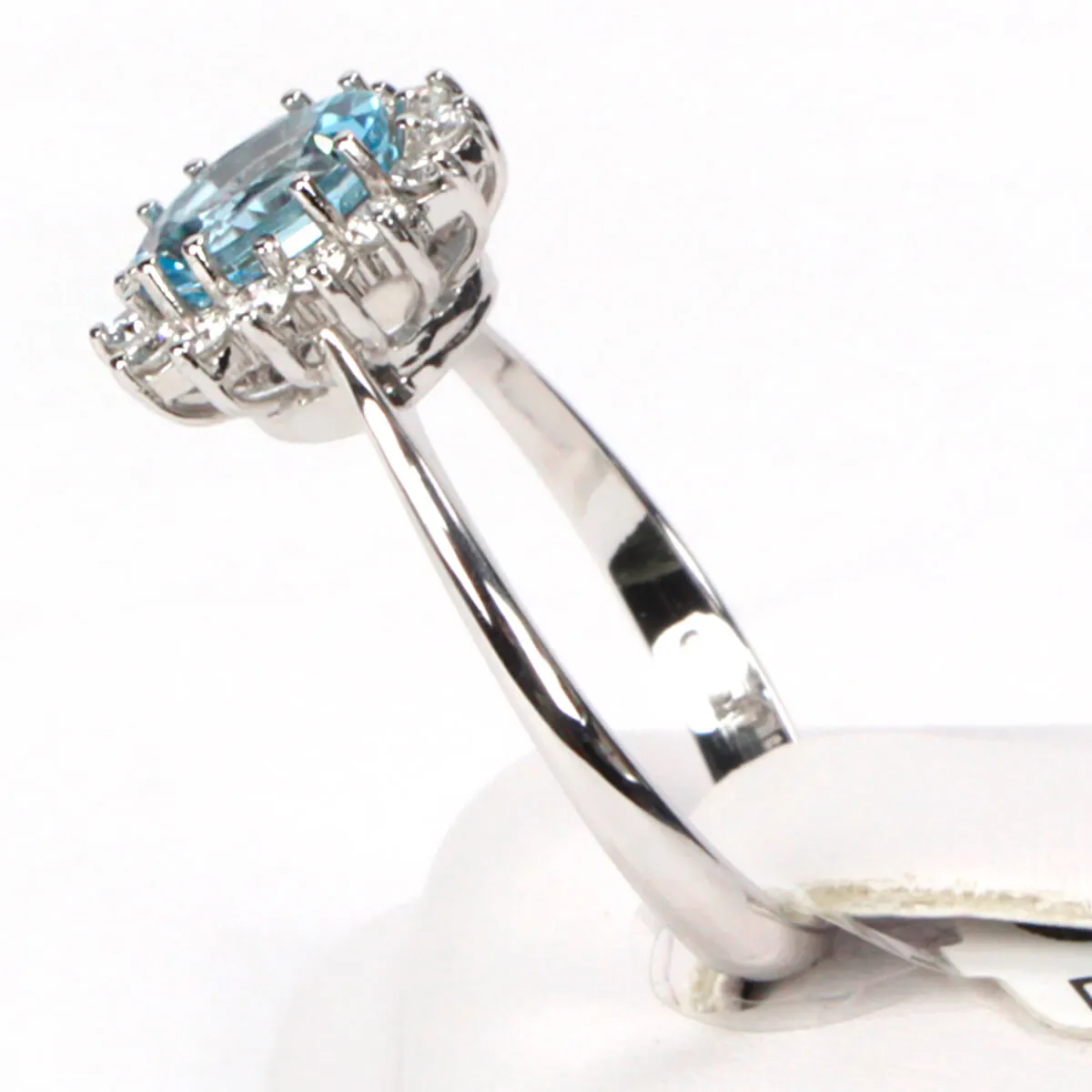 Anello Oro Bianco Acquamarina e Diamanti