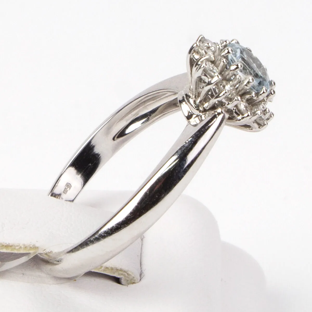 Anello Oro Bianco Acquamarina e Diamanti