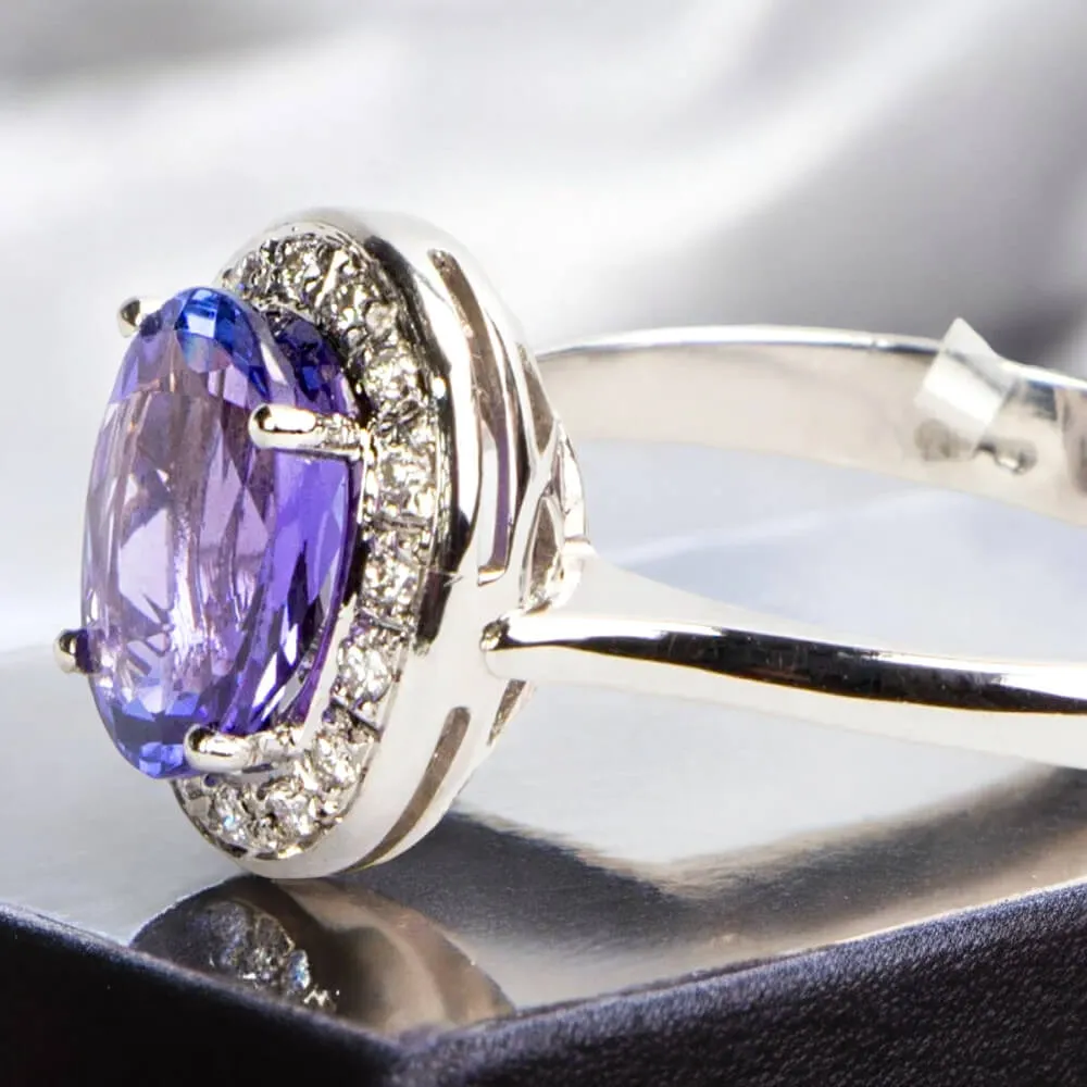 Anello Oro Bianco Tanzanite e Diamanti