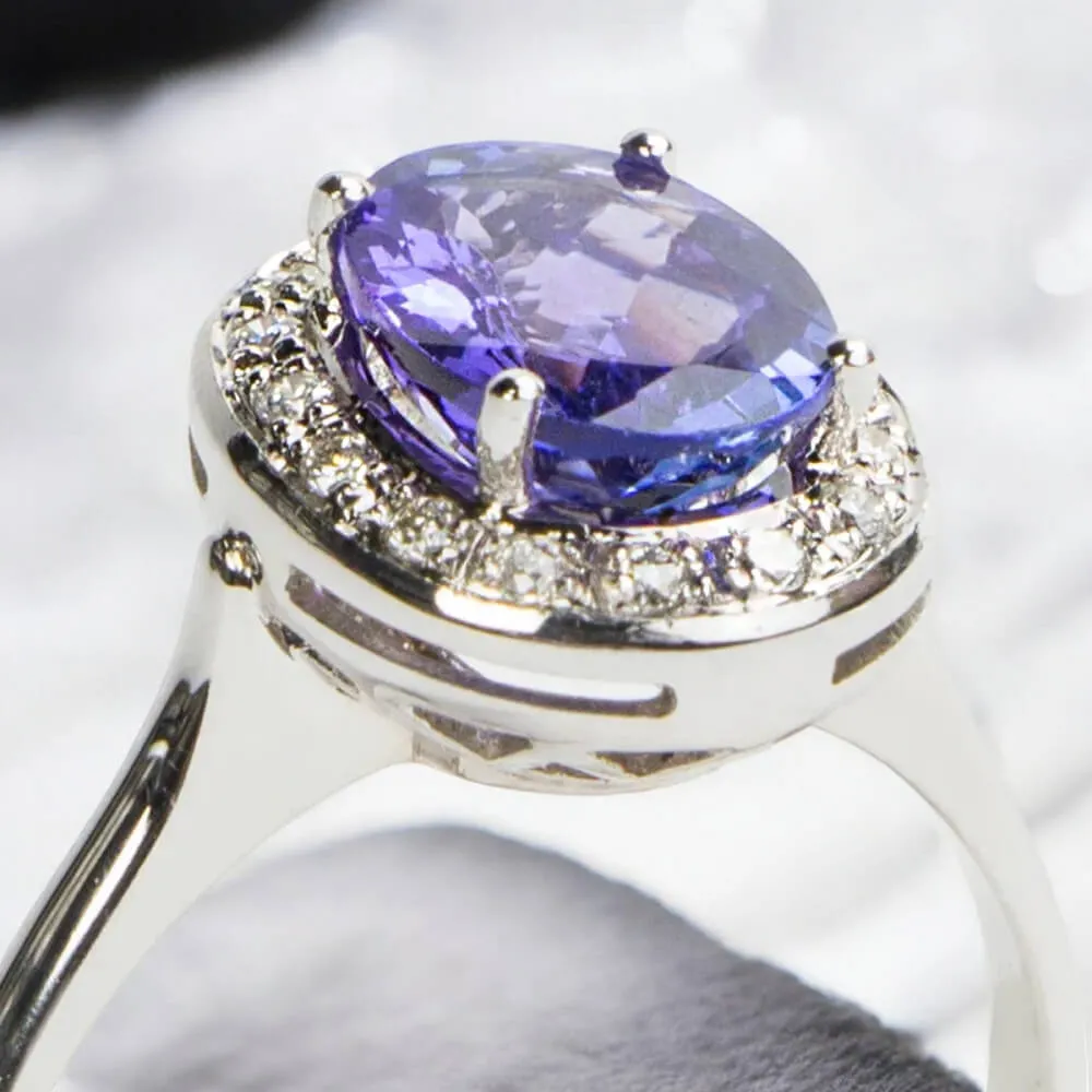 Anello Oro Bianco Tanzanite e Diamanti
