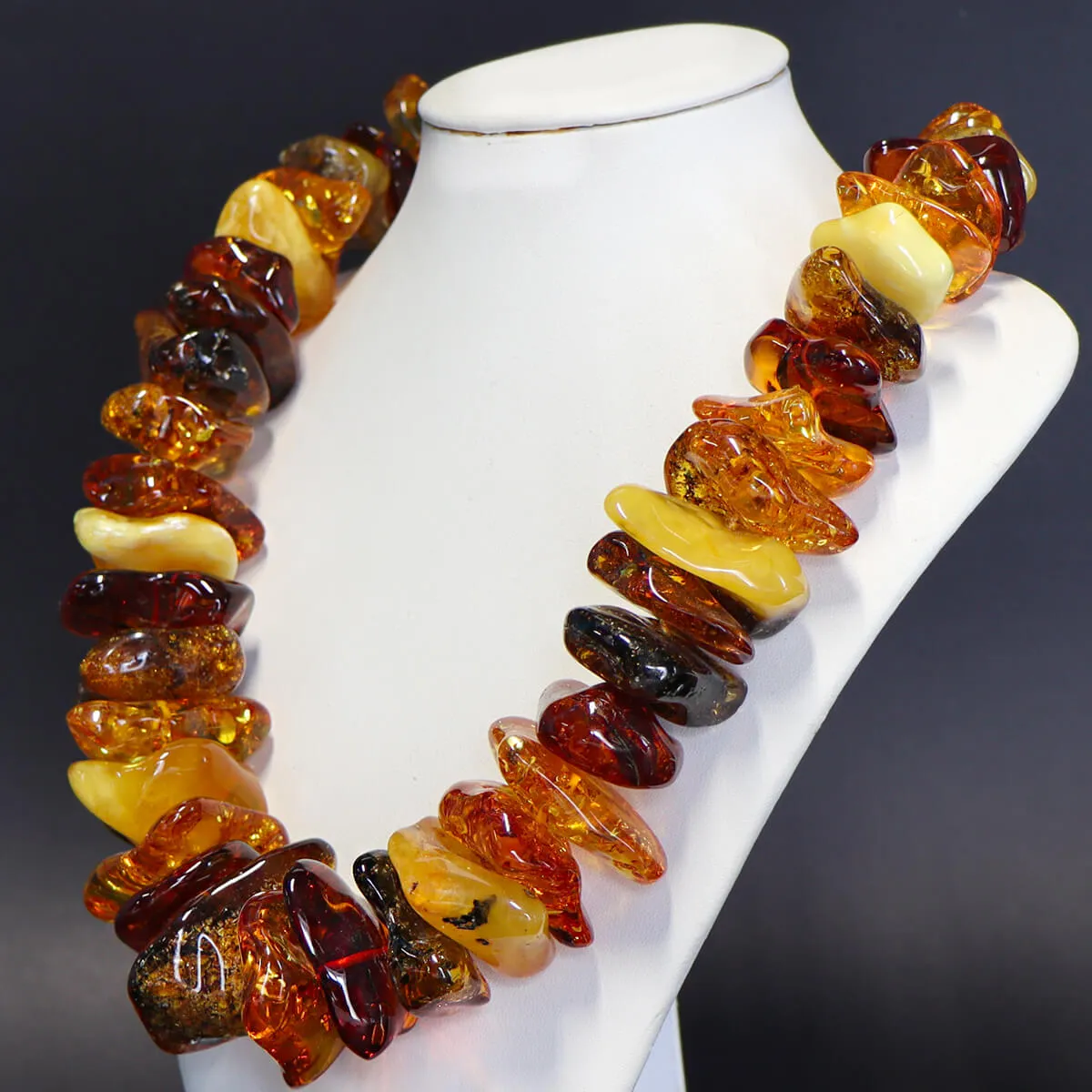 Collana con Ambra Baltica