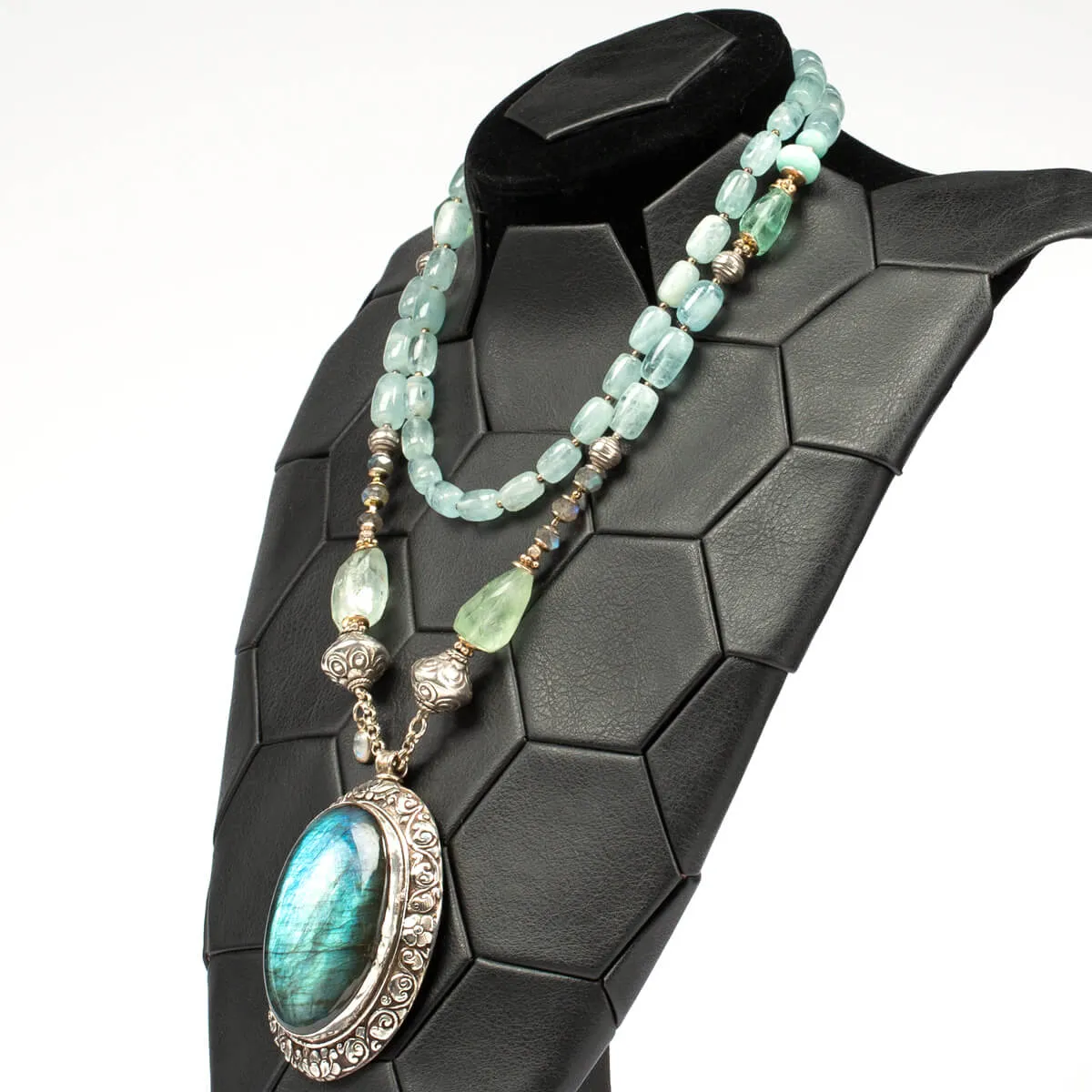 Collana in Acquamarina e Larimar con Labradorite cabochon