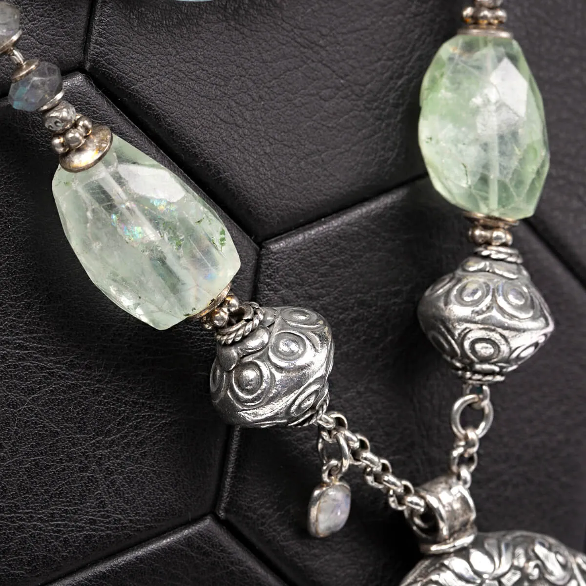 Collana in Acquamarina e Larimar con Labradorite cabochon