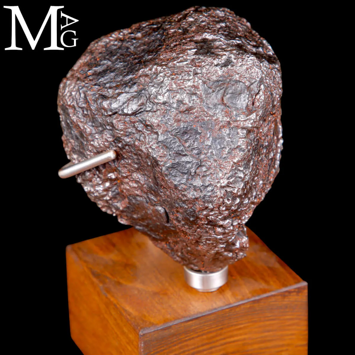 Meteorite Campo del Cielo – Scultura Cosmica su Base d’Autore