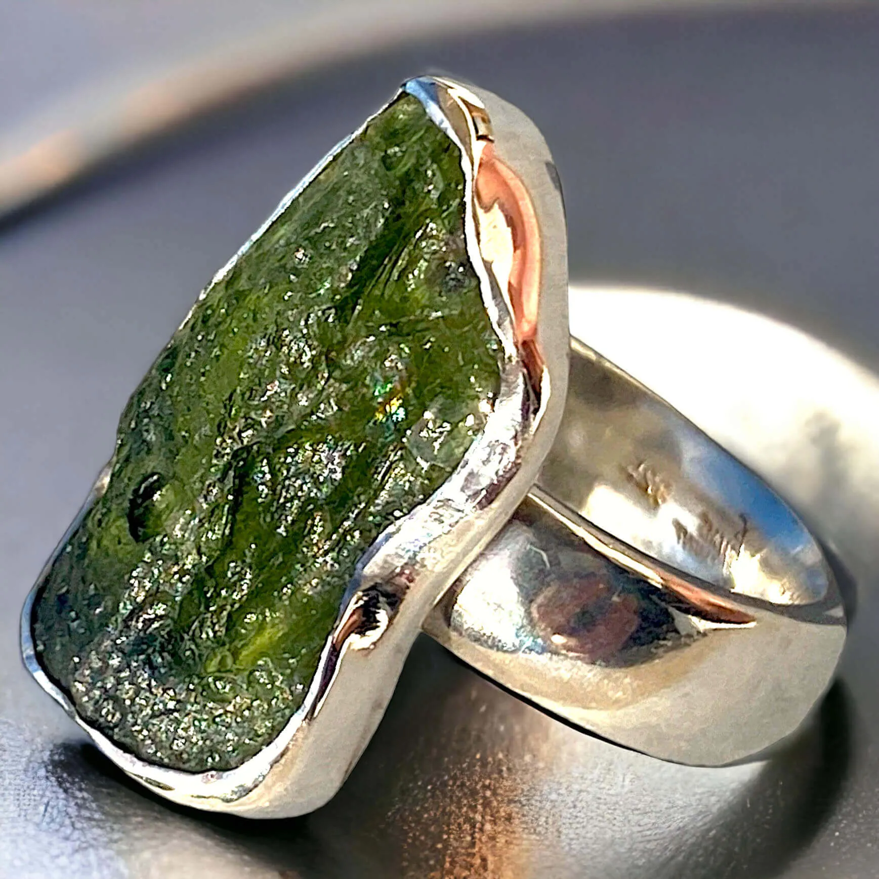 Anello in Argento 925 con Moldavite Naturale - Il Legame con le Stelle.