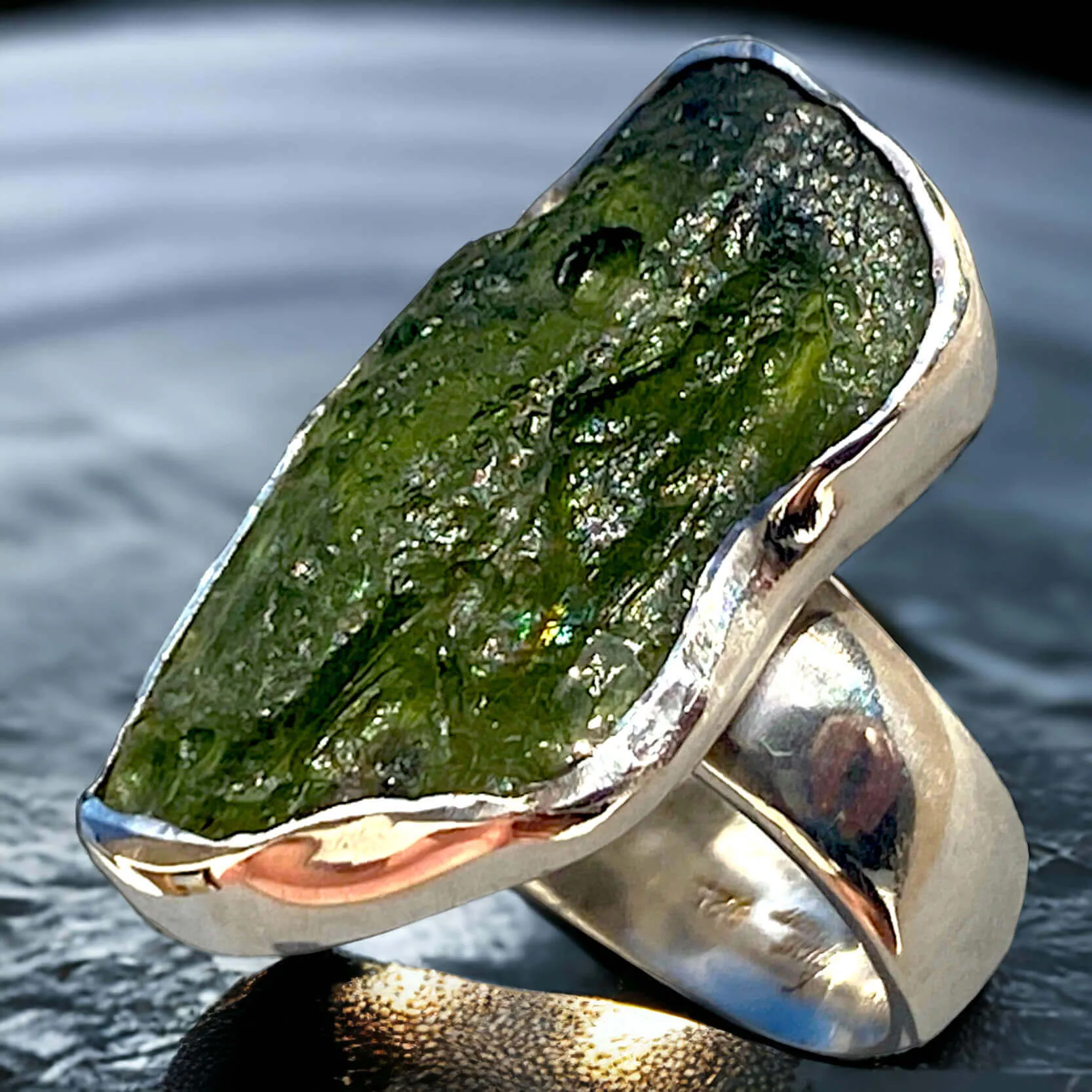 Anello in Argento 925 con Moldavite Naturale - Il Legame con le Stelle.