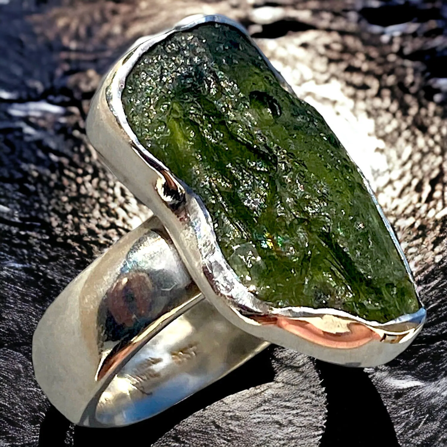 Anello in Argento 925 con Moldavite Naturale - Il Legame con le Stelle.