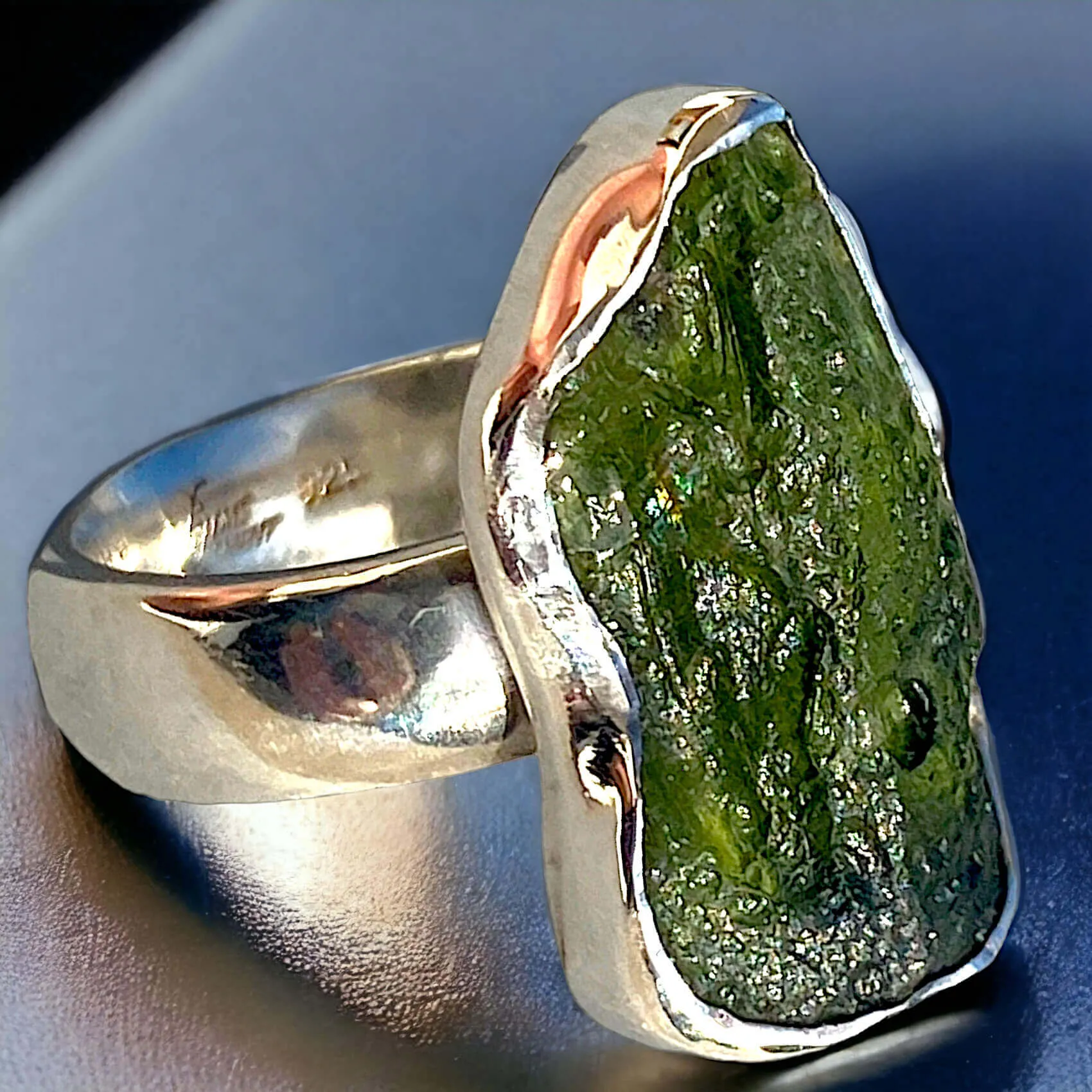 Anello in Argento 925 con Moldavite Naturale - Il Legame con le Stelle.