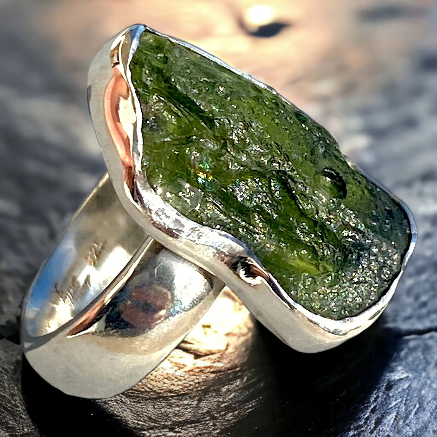 Anello in Argento 925 con Moldavite Naturale - Il Legame con le Stelle.