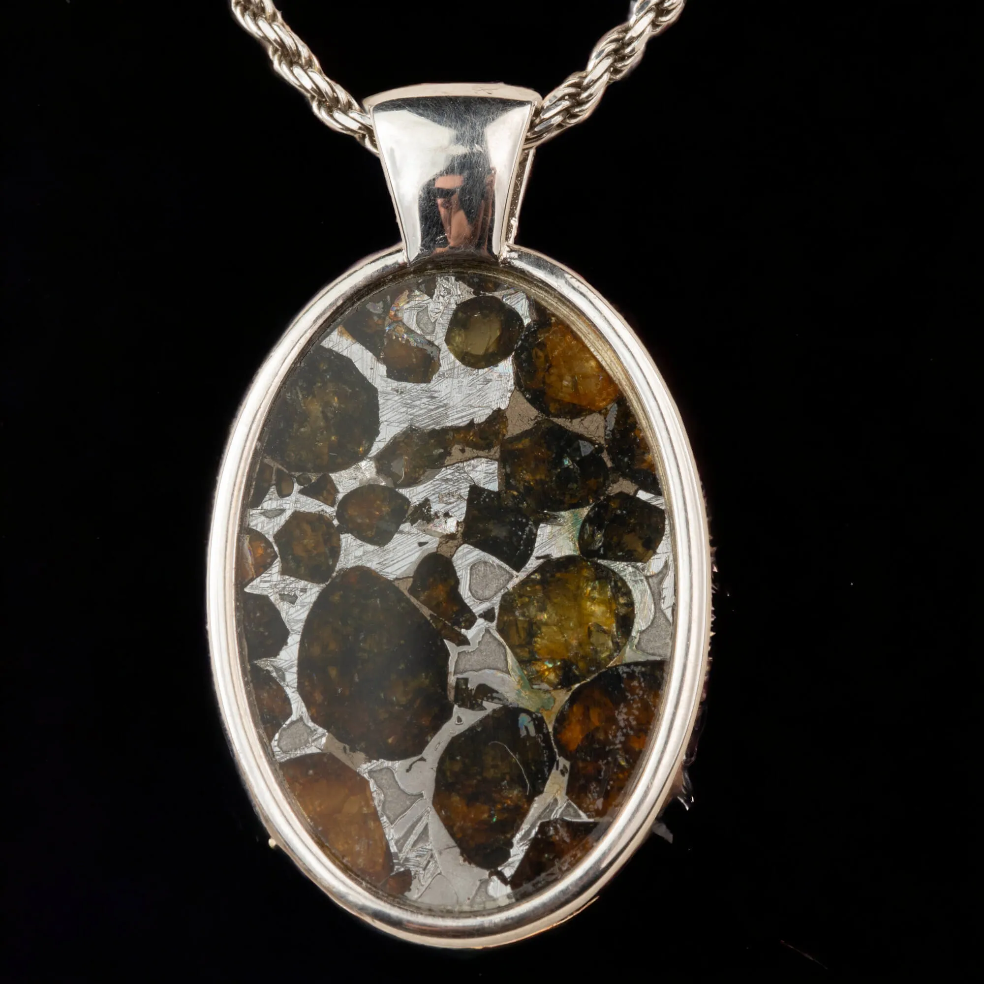 Ciondolo Celestiale: Frammento di Meteorite Pallasite Seymchan.