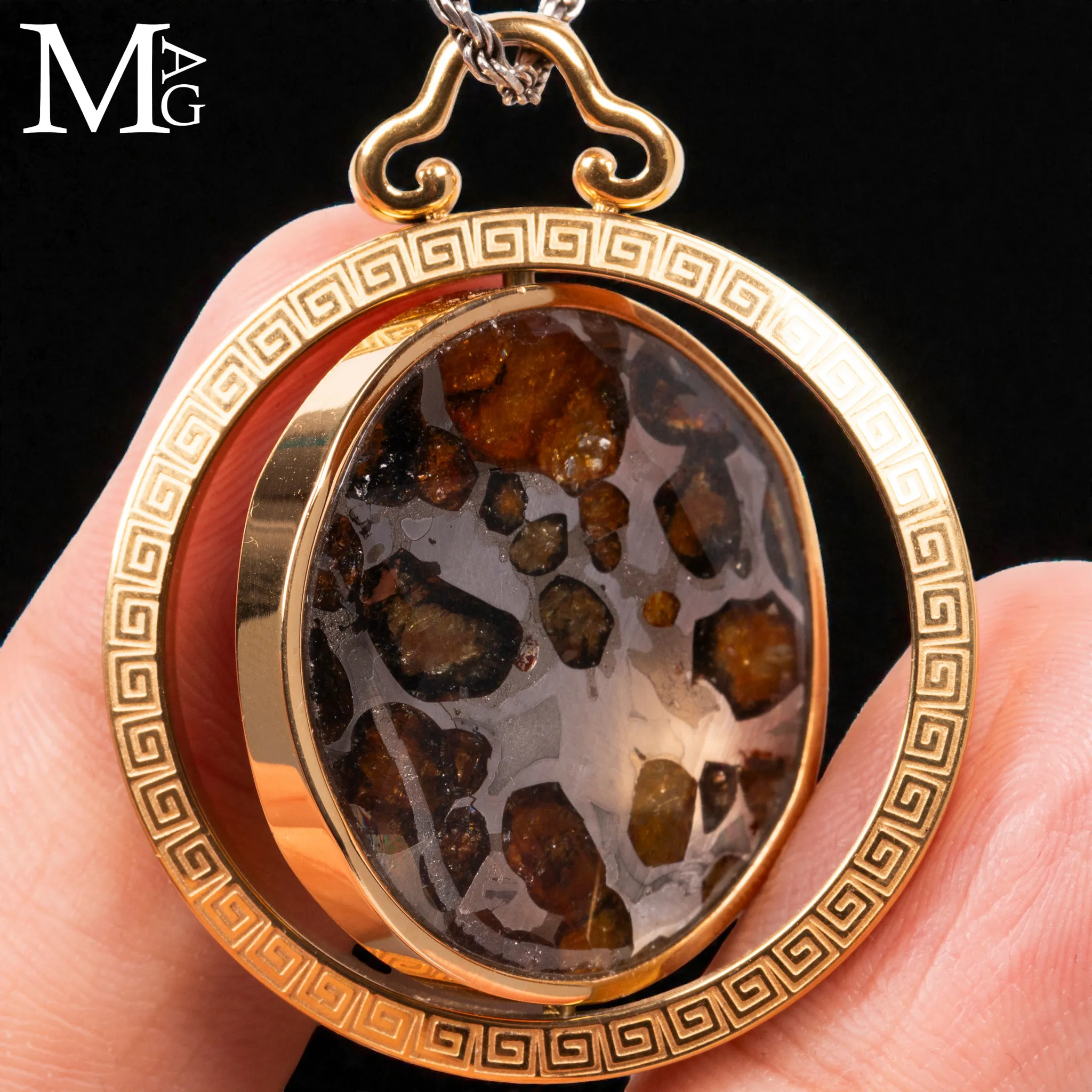 Ciondolo Rotante con Meteorite Pallassite Sericho.