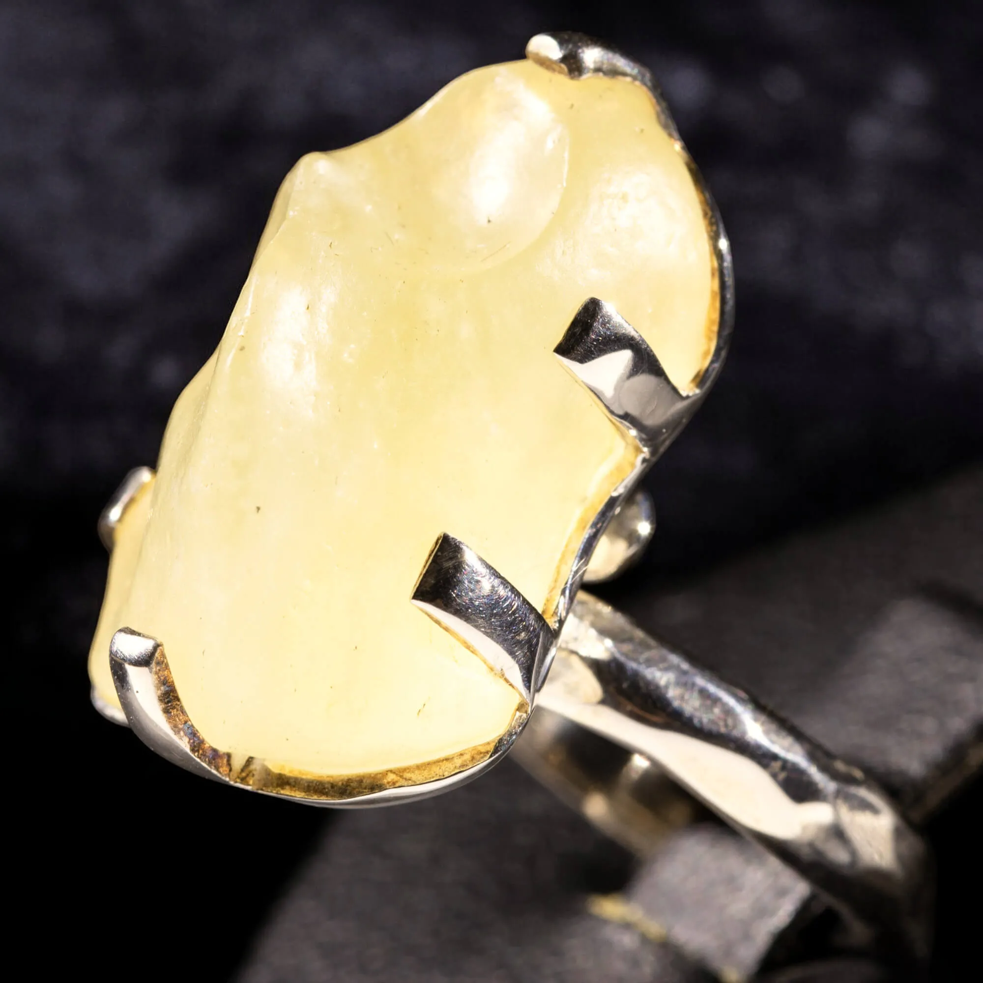 Anello in Argento con Gemma di Vetro Libico.
