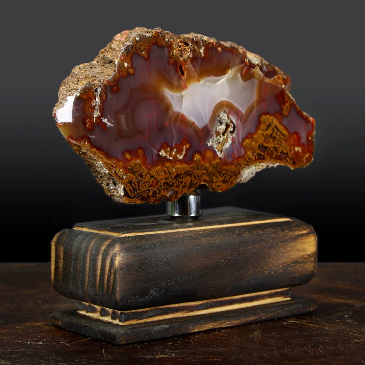 Geode Agata su piedistallo