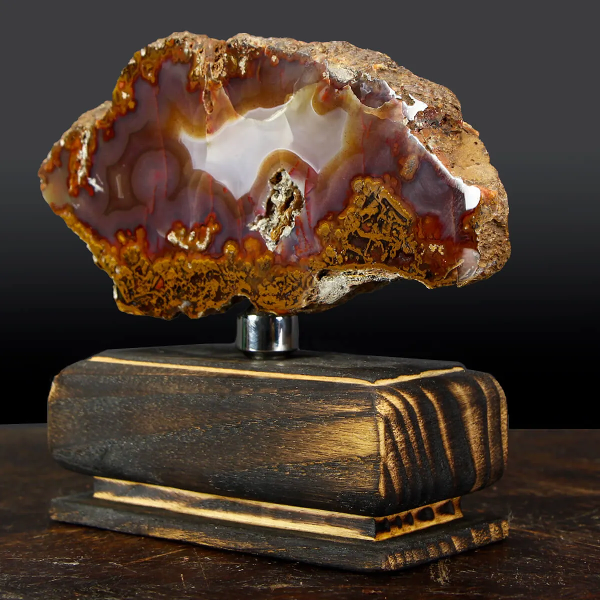 Geode Agata su piedistallo