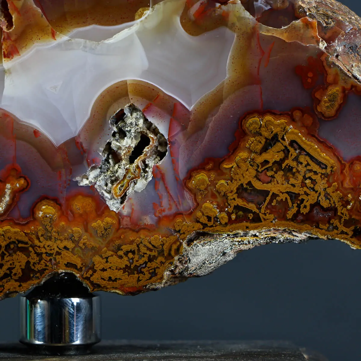 Geode Agata su piedistallo