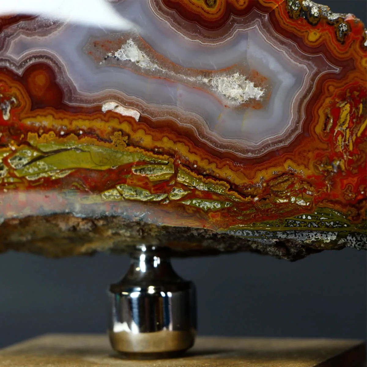 Geode Agata su piedistallo