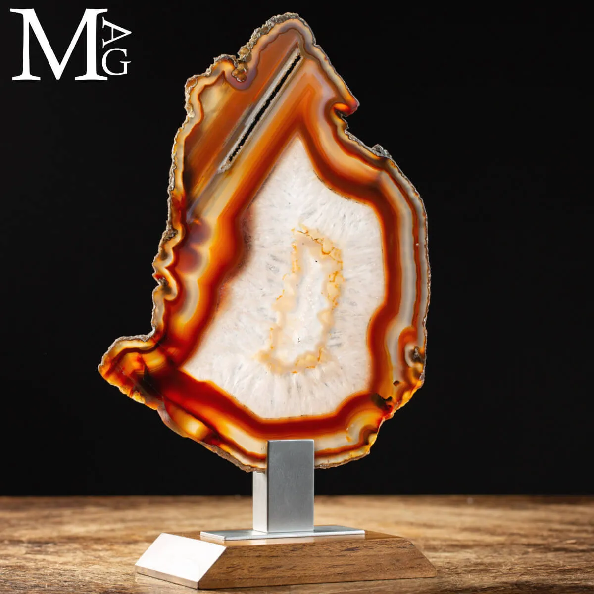 Fetta di Agata con Geode Centrale – Eleganza Naturale per il Design