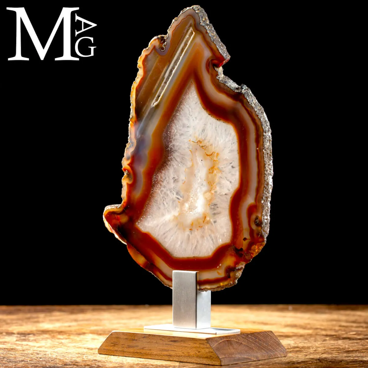 Fetta di Agata con Geode Centrale – Eleganza Naturale per il Design