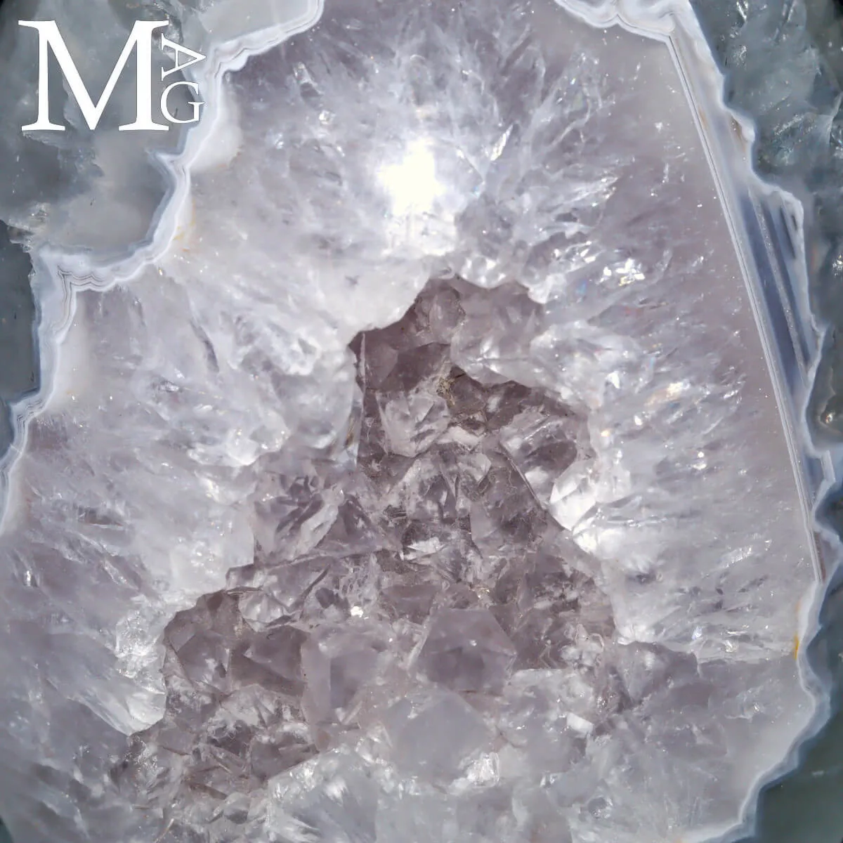 Uovo in Agata e Quarzo Naturale – Geode.