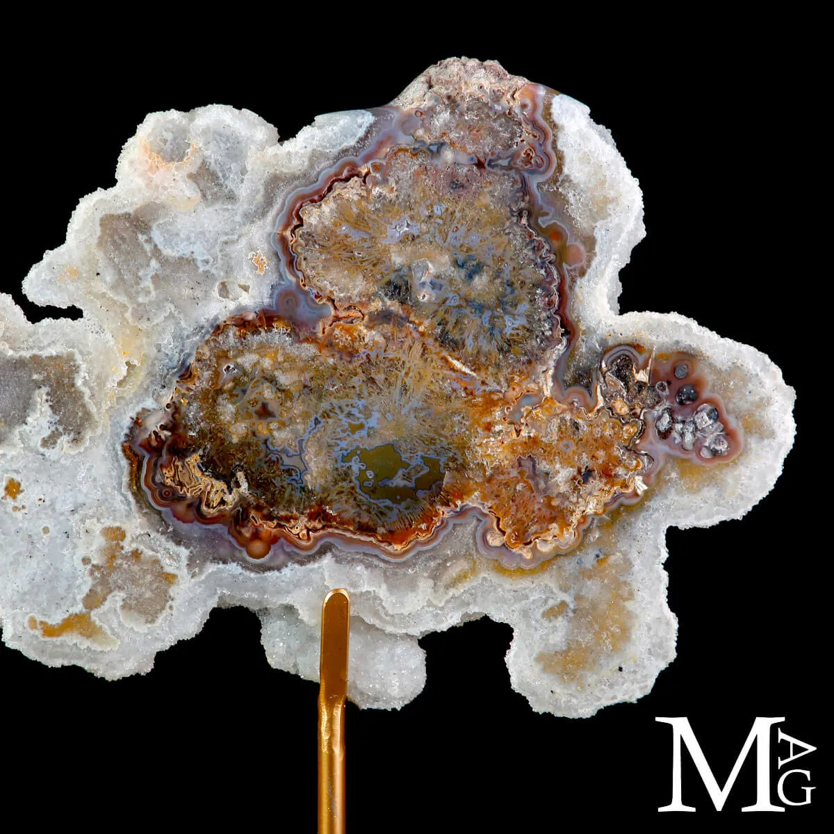 Sezione di Geode in Agata e Quarzo con Base Metallica