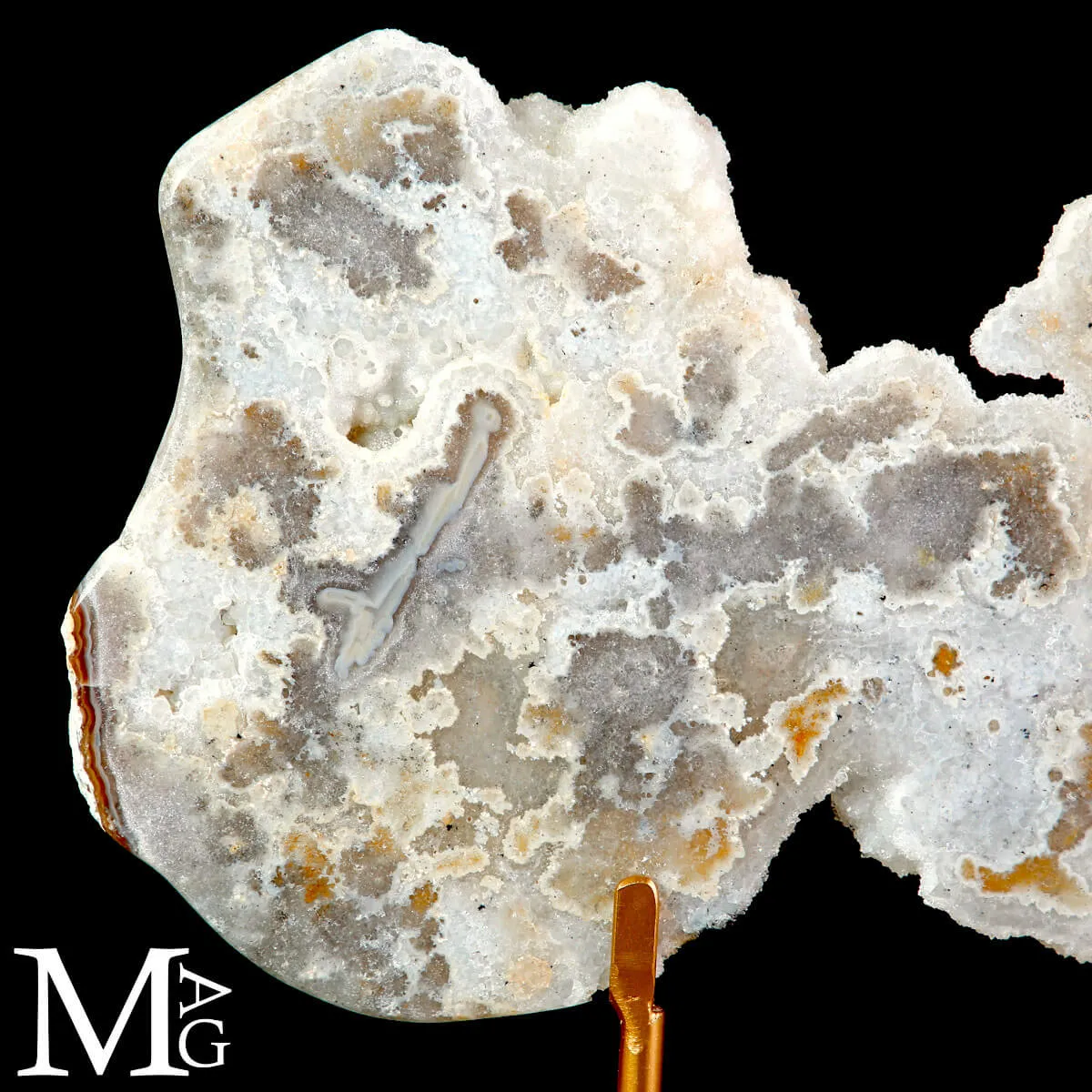 Sezione di Geode in Agata e Quarzo con Base Metallica