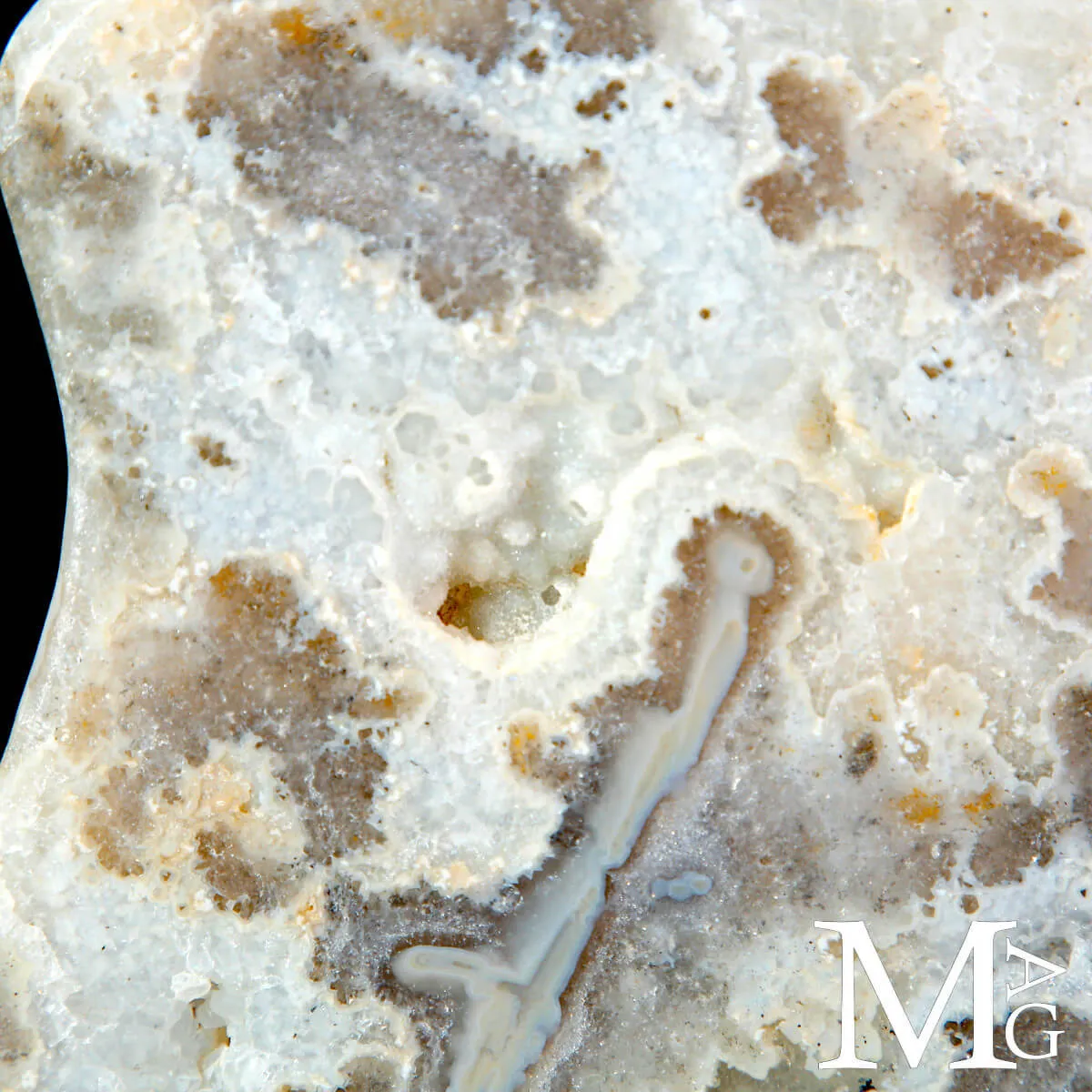 Sezione di Geode in Agata e Quarzo con Base Metallica