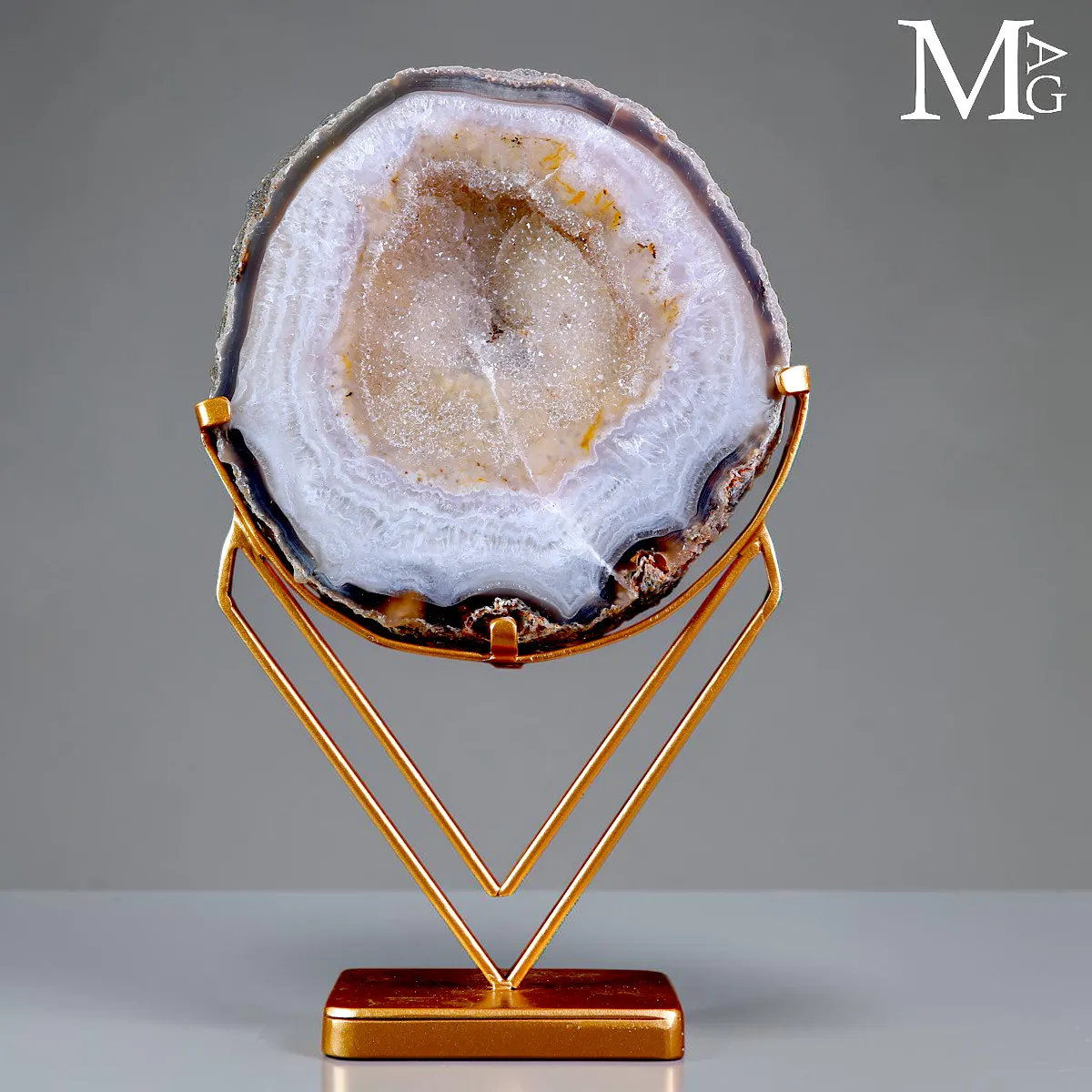 Fetta di Geode di Agata del Brasile su Supporto Decorativo.