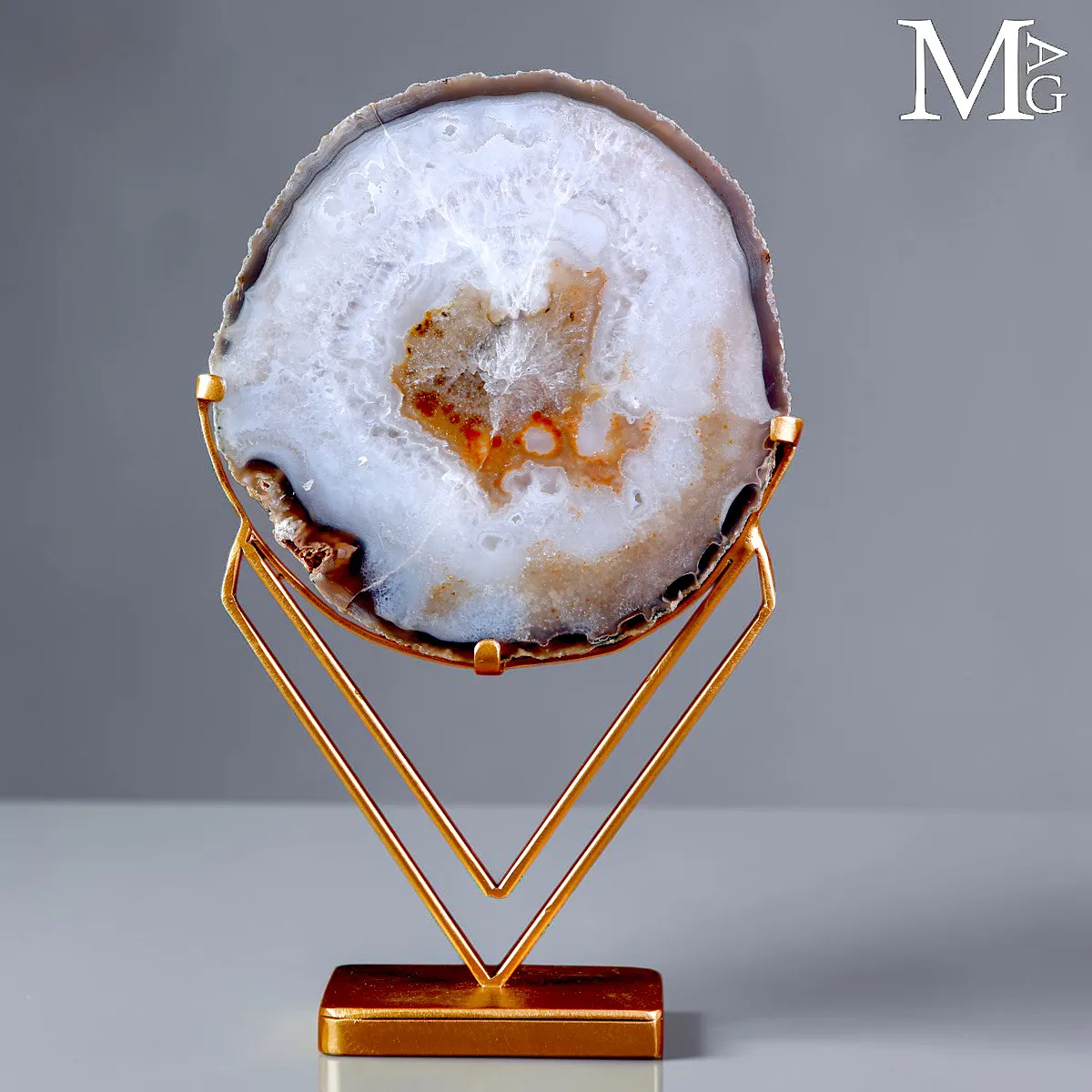 Fetta di Geode di Agata del Brasile su Supporto Decorativo.