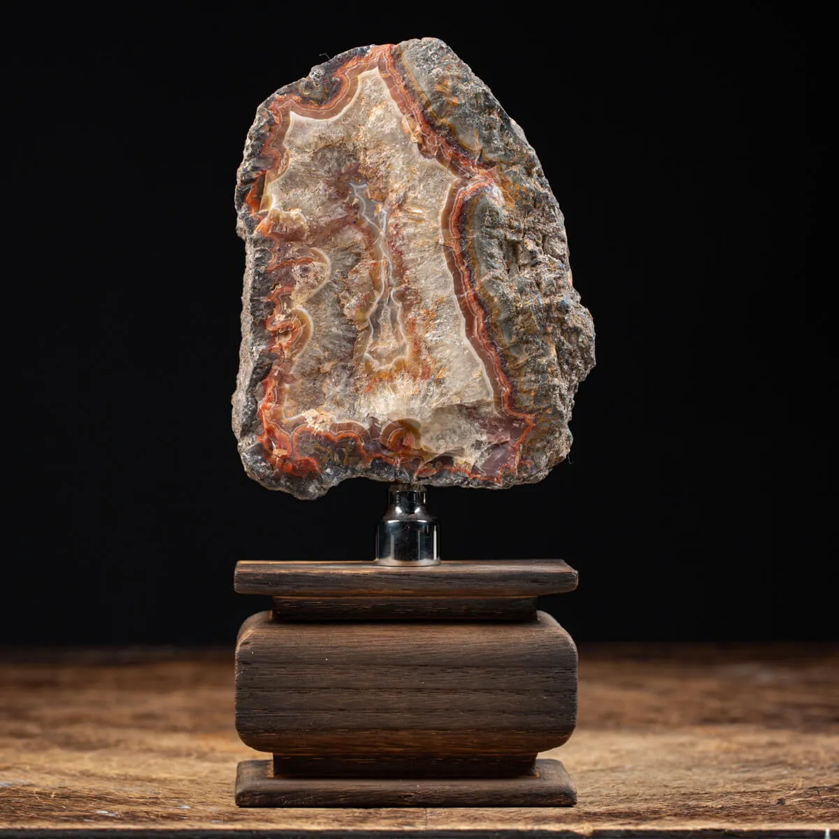 Geode Agata su Piedistallo