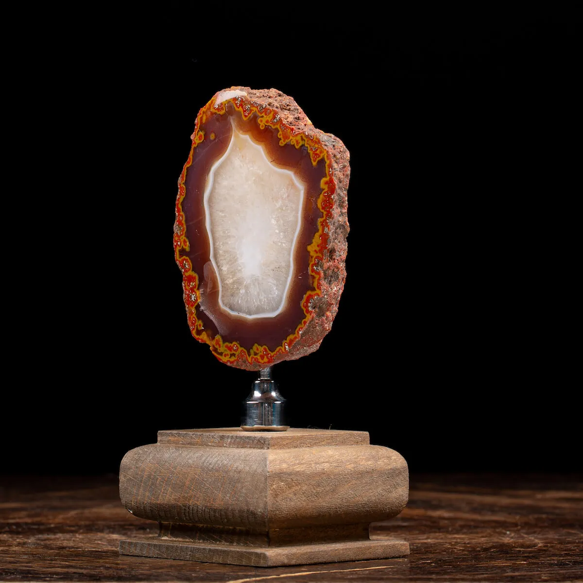Geode Agata su Piedistallo