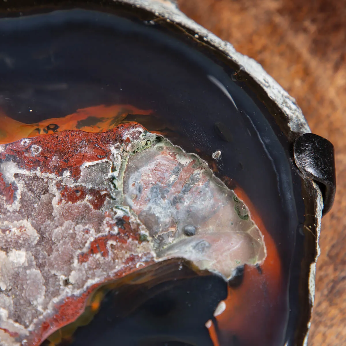 Geode Agata Sezionata su base