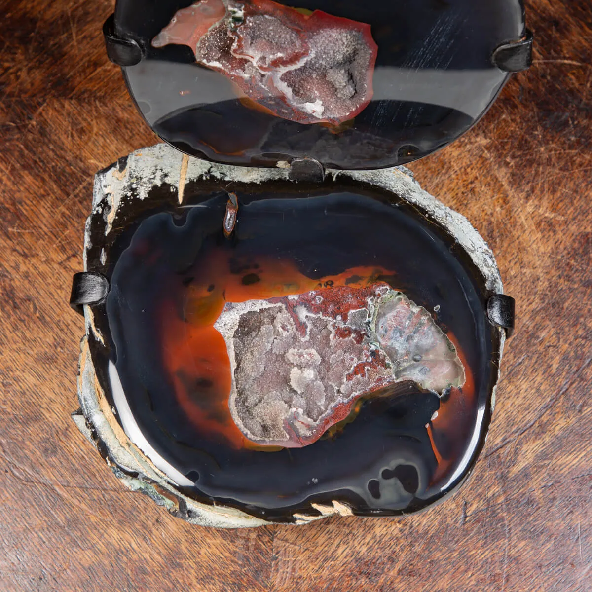 Geode Agata Sezionata su base