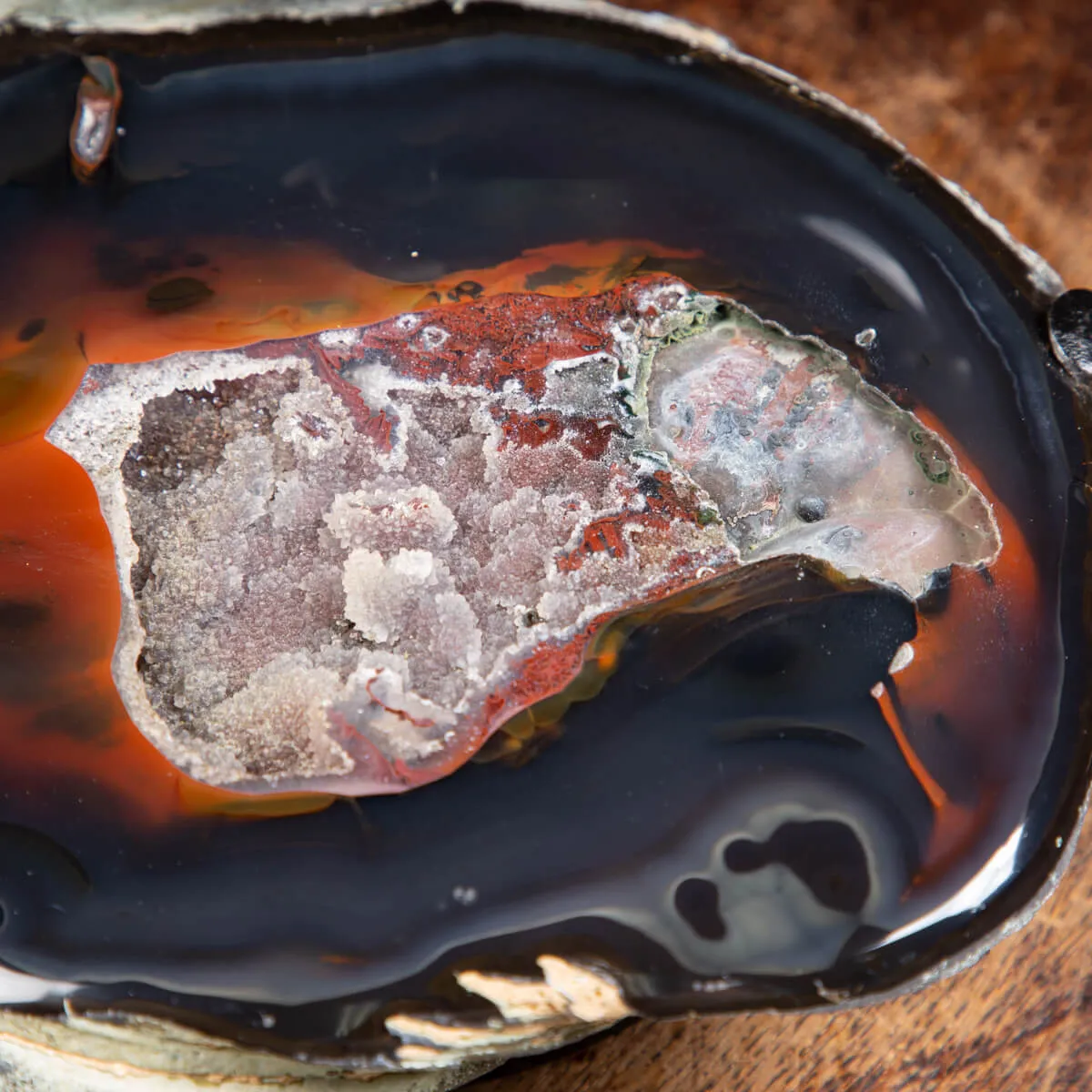 Geode Agata Sezionata su base
