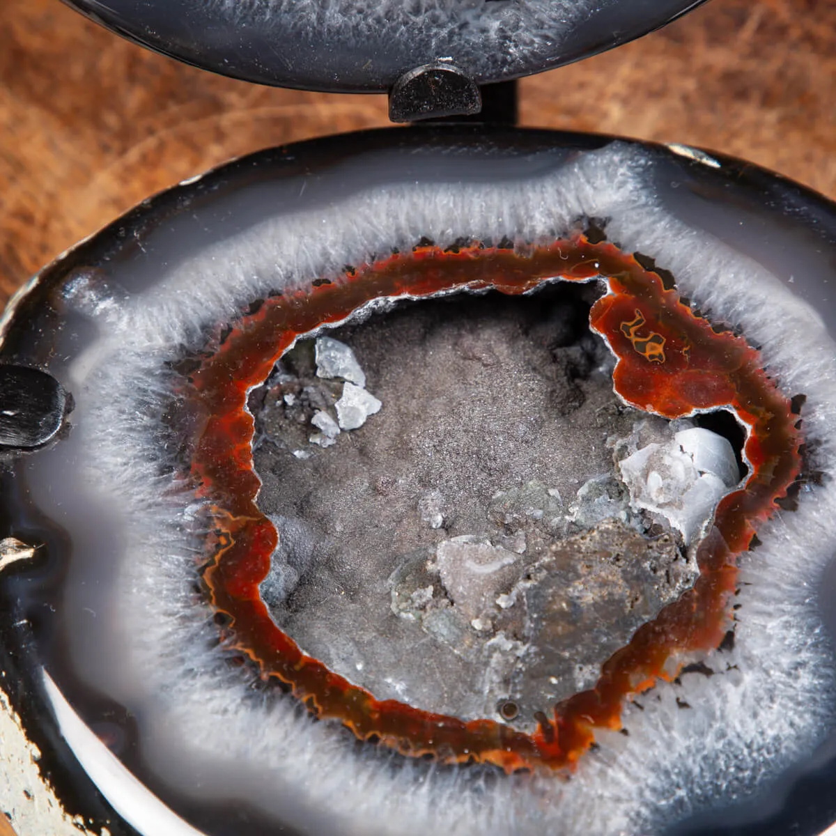 Geode Agata Sezionata su base