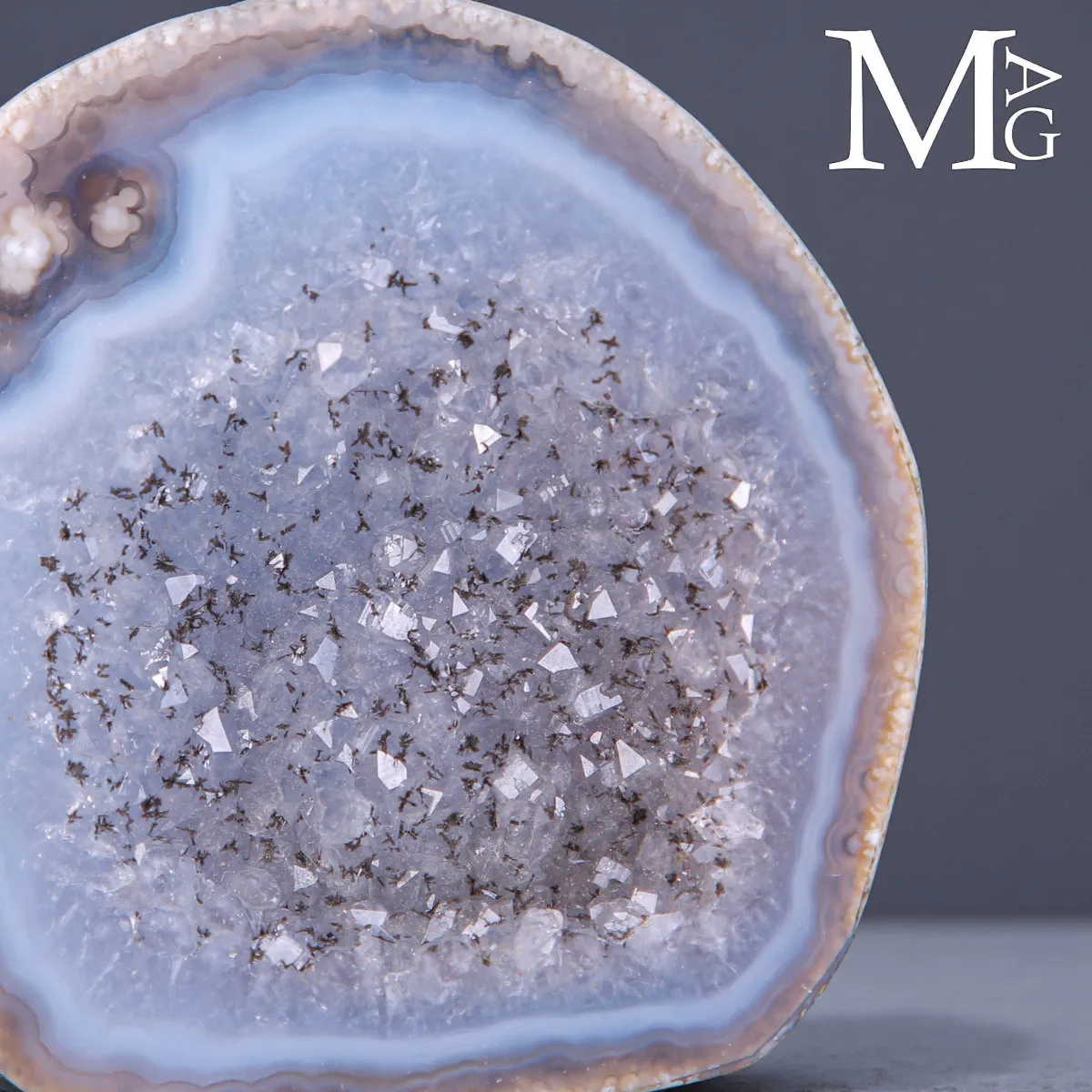 Geode di Agata Blu - Cristalli di Quarzo