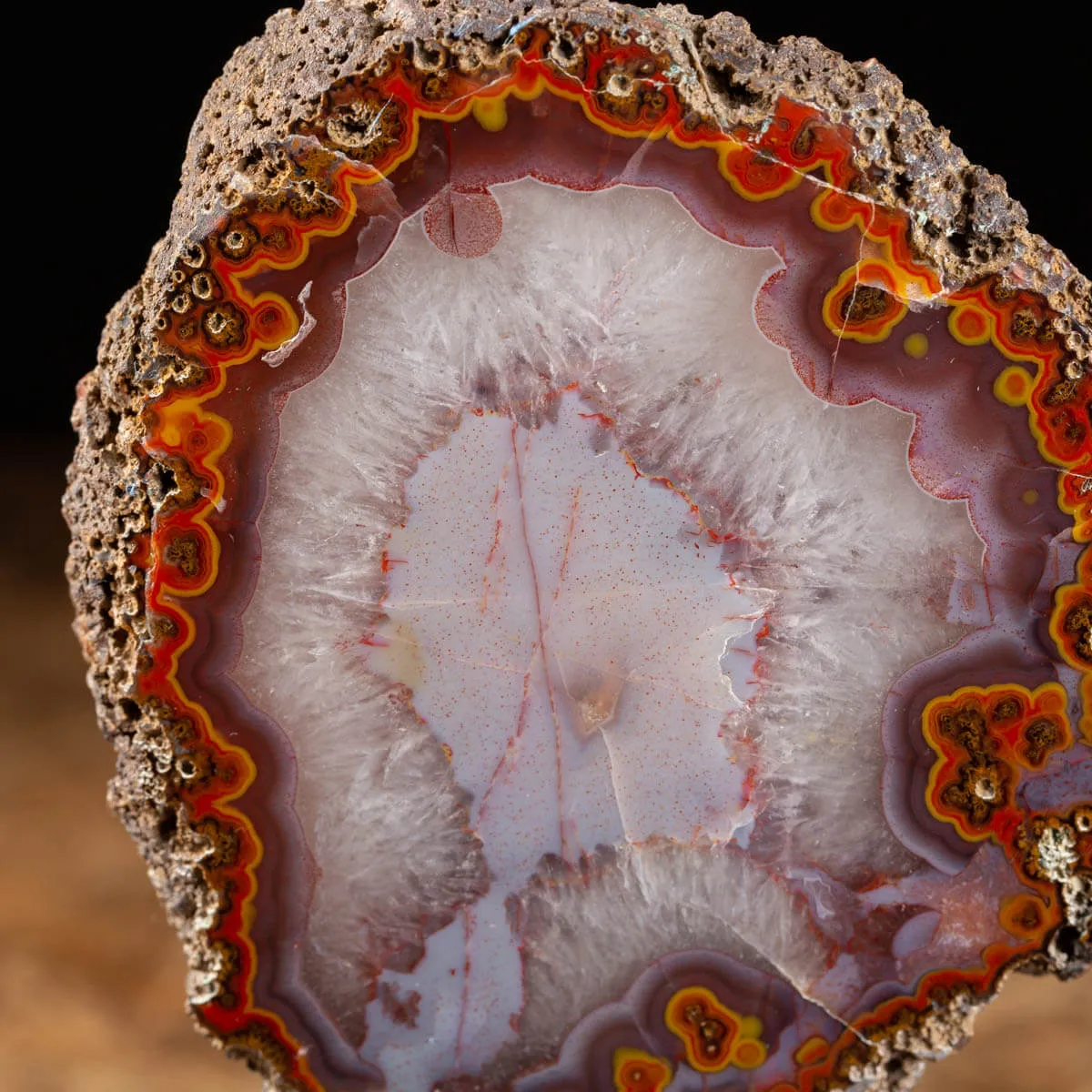Geode Agata Rossa su base Decorativa