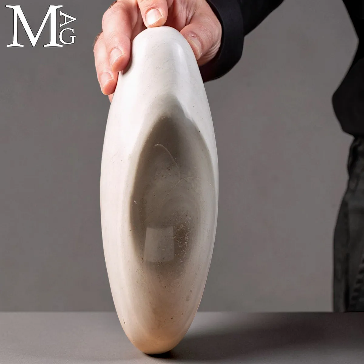 Shiva Lingam in Agata Bianca – Madagascar