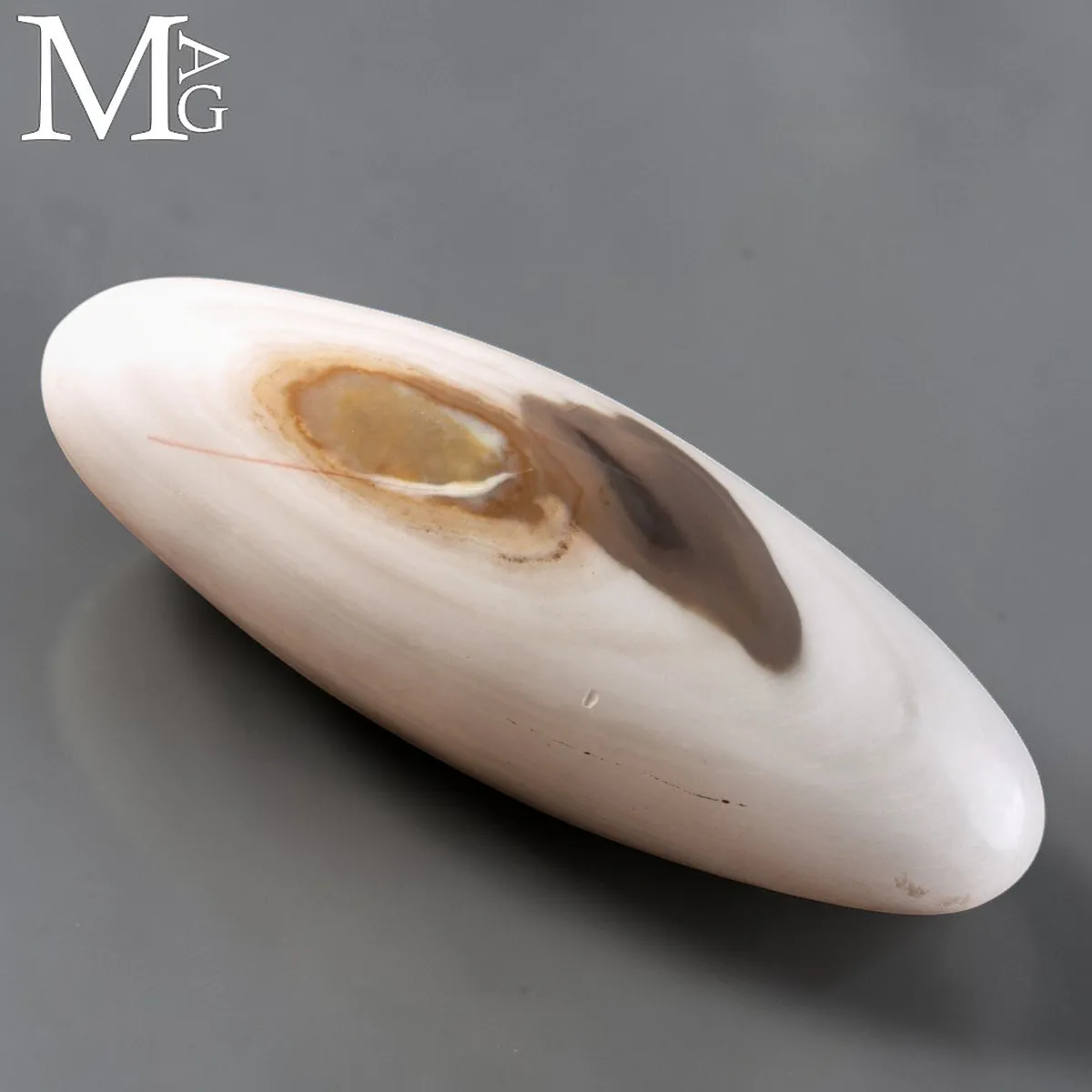 Shiva Lingam in Agata Bianca – Madagascar