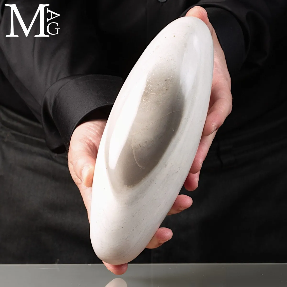 Shiva Lingam in Agata Bianca – Madagascar