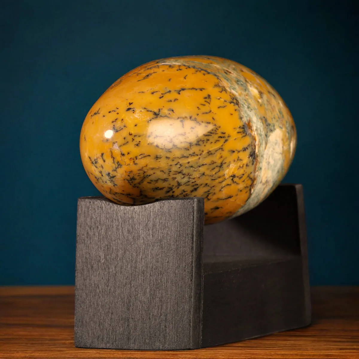 Shiva Lingam in Opale Dendritico – Simbolo di Connessione con la Terra.