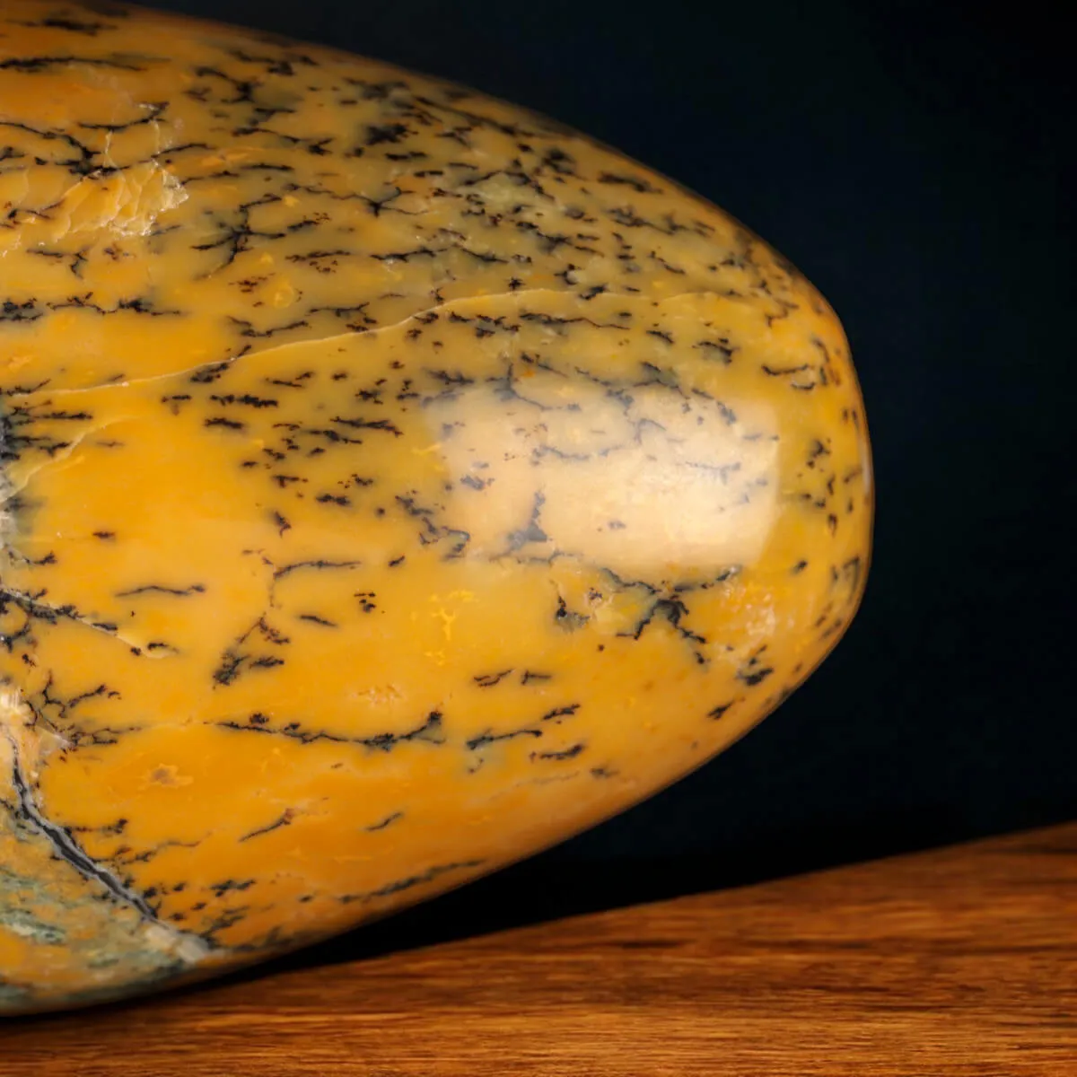 Shiva Lingam in Opale Dendritico – Simbolo di Connessione con la Terra.