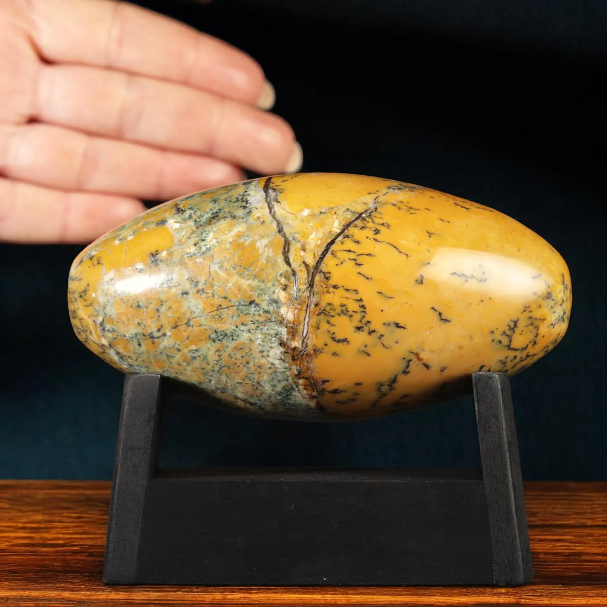 Shiva Lingam in Opale Dendritico – Simbolo di Connessione con la Terra.