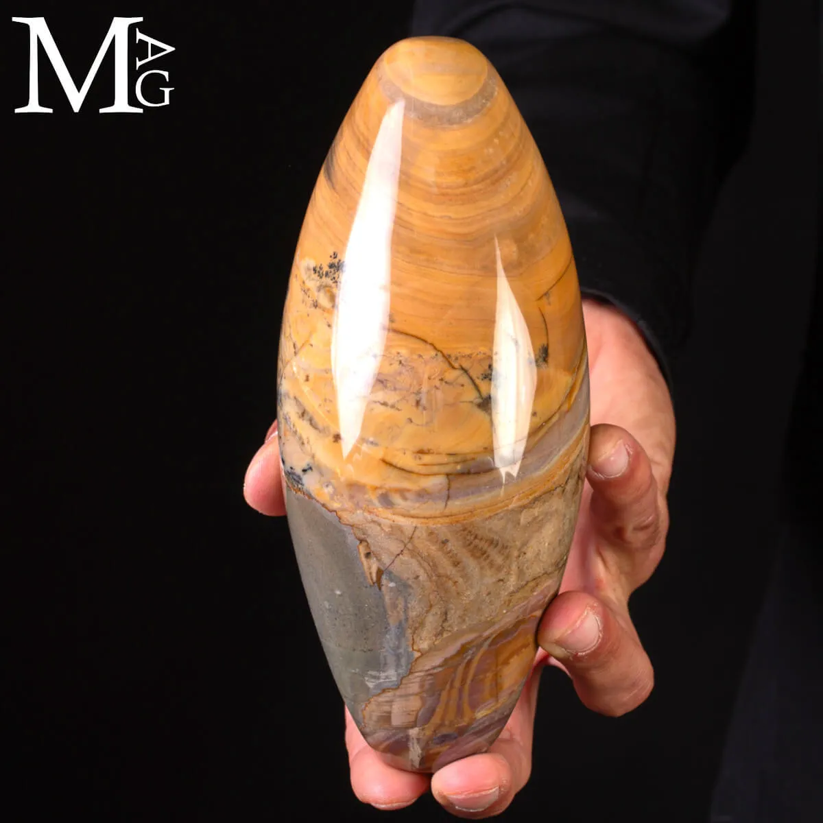 Shiva Lingam in Agata Dendritica.