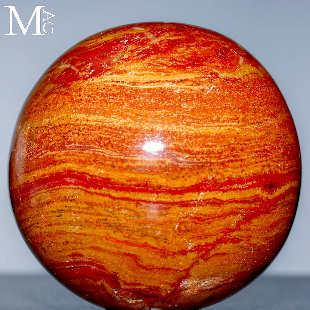 Sfera in Agata Rossa a Bande del Madagascar