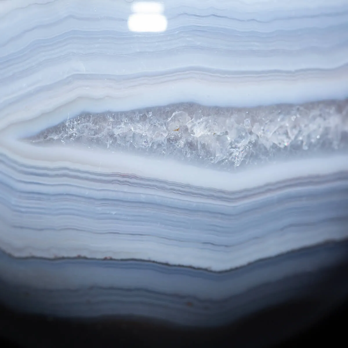 Sfera di Agata naturale a bande.