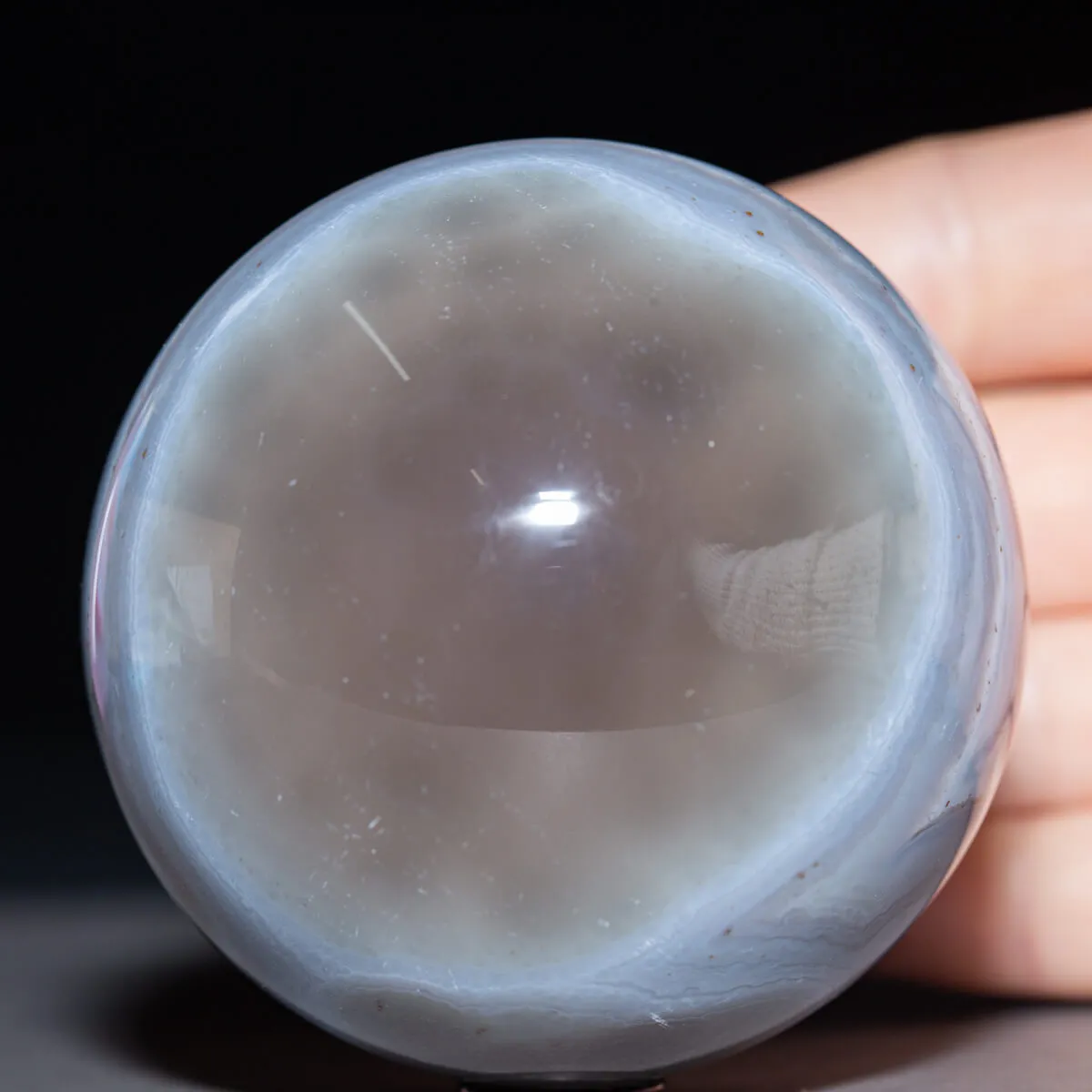 Sfera di Agata naturale a bande.