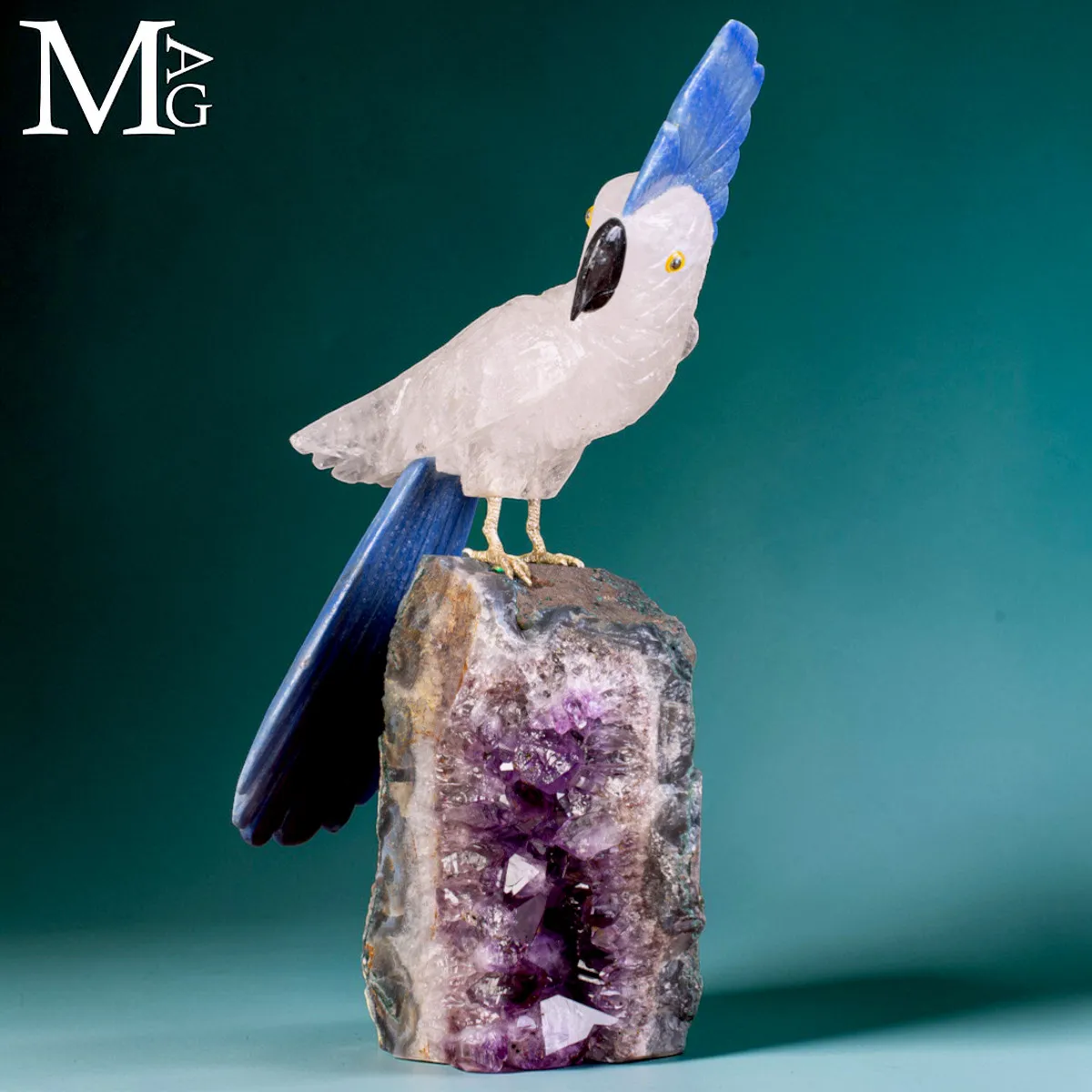 Elegante Cacatua in Quarzo Ialino e Quarzo Blu su Drusa di Ametista.