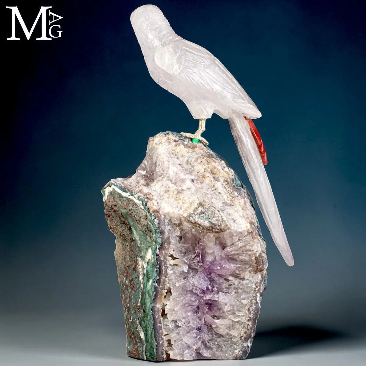 Scultura di Pappagallo dal Collare in Quarzo con Base di Ametista.