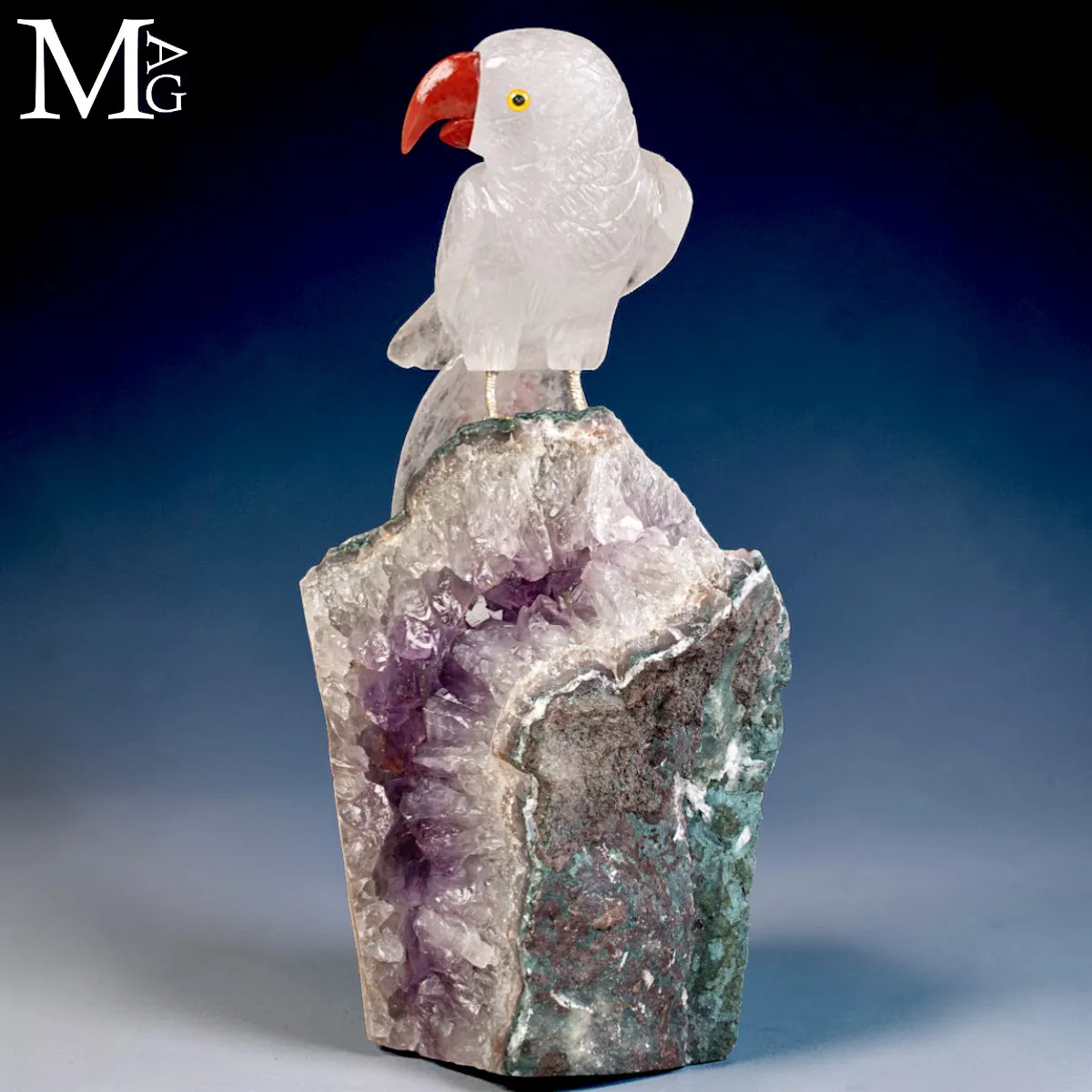 Scultura di Pappagallo dal Collare in Quarzo con Base di Ametista.