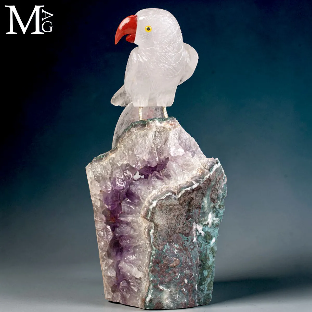 Scultura di Pappagallo dal Collare in Quarzo con Base di Ametista.